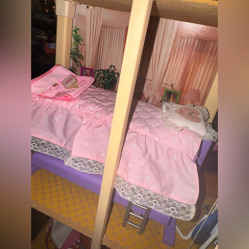 Mattel 1982 Pink Elevator Barbie Townhouse with Furniture & Accessories - Picture 13 of 16